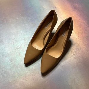 Tan/olive pointed toe heels